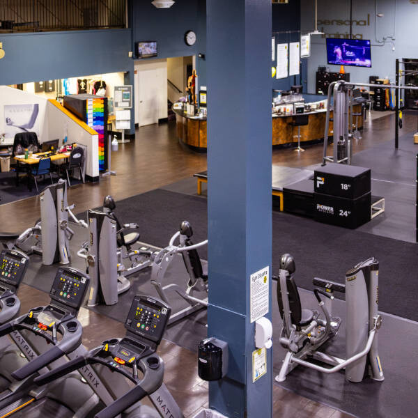 Gold's Gym Lake Ridge Main Hall