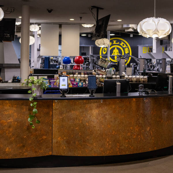 Gold's Gym Lorton Front Desk